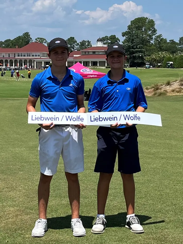 Erfolgreiche Partner: Henry Liebwein und Dylan Wolfe erspielten sich den 1. Platz beim Van Horn Team Cup.