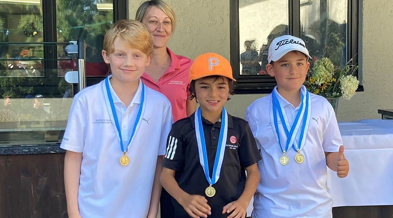 Stolz auf die Sieger-Medaille: v. l. n. r. Vincent Poruba vom GC München, Eichenried, Luis Maier vom Münchener GC und Ben Pommer vom GC Maria Bildhausen.