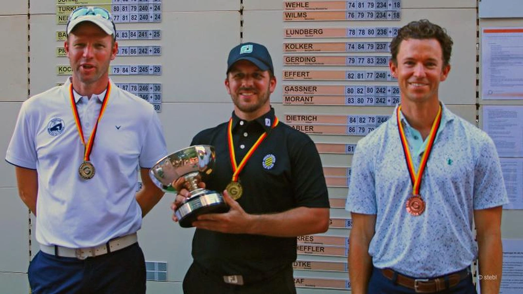 Die ersten Drei: Vize-Meister Alexander Koller vom GC München Eichenried, Sieger Stefan Wiedergrün vom Frankfurter GC und der Drittplatzierte, Daniel Schmieding vom Münchener GC