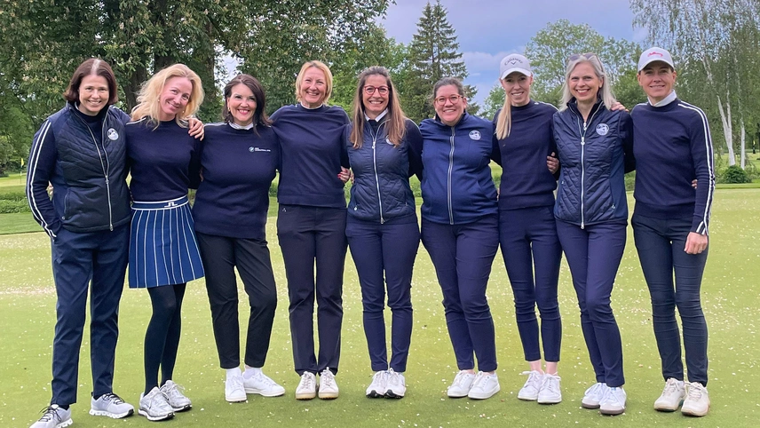 Das Eichenrieder Damen-Team AK30: v. l . n. r. Claudia Petersen, Dr. Isabella Göbel, Sabine Obermayr, Marion Donner, Elena Straub, Marion Thalmeir, Julia Gerlach, Eva Rothe, Yvone Delazzer-Böhmer.
