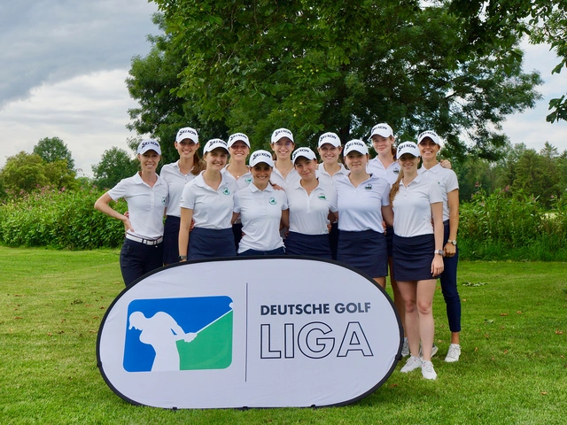 Die Eichenrieder Damen v. l. n. r.: Julia Gerlach, Nathalie Irlbacher, Clara Goetz, Karolina Steinhard, Anna Michel, Clara Scherm, Fiona Rassl, Captain Isabel Jensch, Amelie Vaubel, Josina Bergmann, Marlene Resch, Coach Katharina Böhm