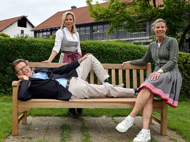Der Fördervereinsvorstand gut gelaunt: Ingolf Jensch mit Claudia Lammel, hinten, und Petra Doden