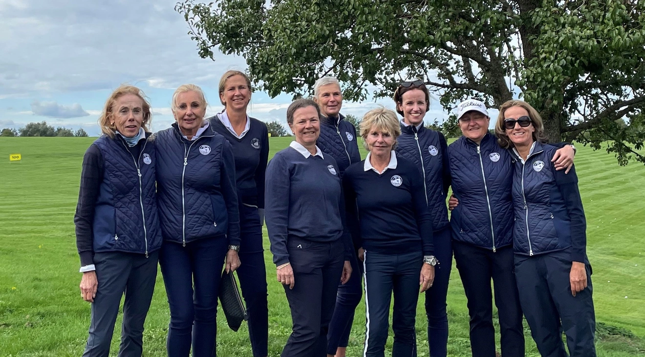 Die Damen AK50 lassen sich nicht unterkriegen: v. l. n. r. Daniela Schellinger, Evi Rath, Britta Fuhrmann-Krebs, Kirsten Jinks, Gaby Schuster, Ute Häring, Nina Mack, Miriam Freywald und Jutta Schippan