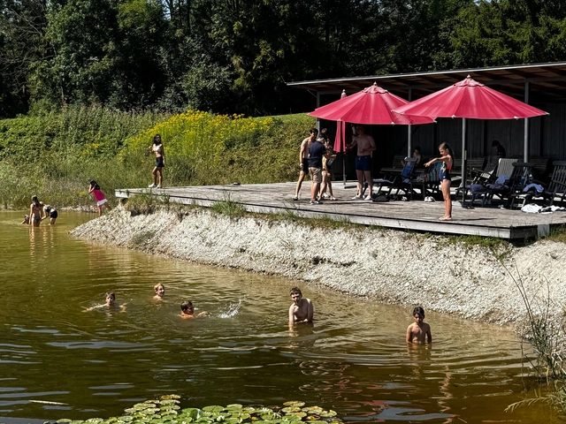 Die Abkühlung am Badesee an der alten 17 war nötig bei Temperaturen über 30 Grad.