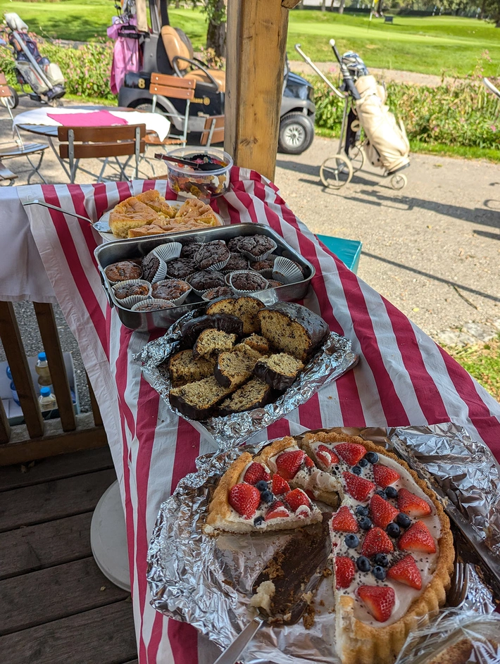 Ladies-Kuchen der verschiedensten Art gab es an der Halfway-Hütte.