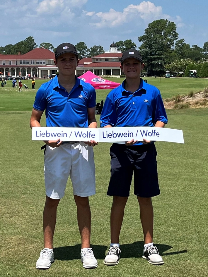 Erfolgreiche Partner: Henry Liebwein und Dylan Wolfe erspielten sich den 1. Platz beim Van Horn Team Cup.