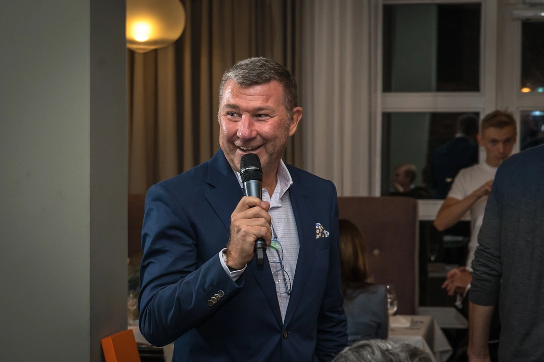 Novethos-Chef Bernd Glönkler macht nicht nur auf dem Golfplatz eine gute Figur.