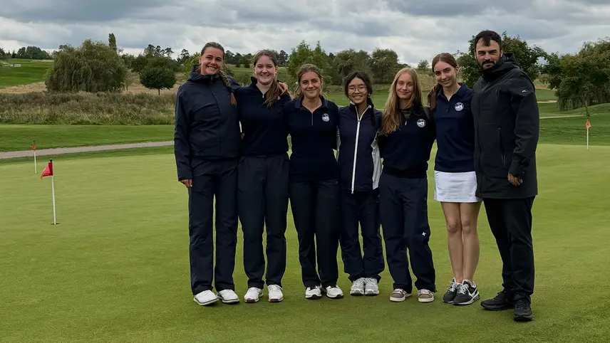 Teamfoto Eichenrieder Mädchen AK 18 mit ihrem Coach Pascal Gabsa.