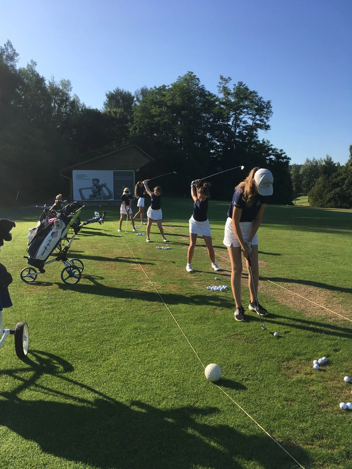 Das fleißige Training auf der Driving Range lohnte sich für die Eichenrieder Mädchen AK 16.