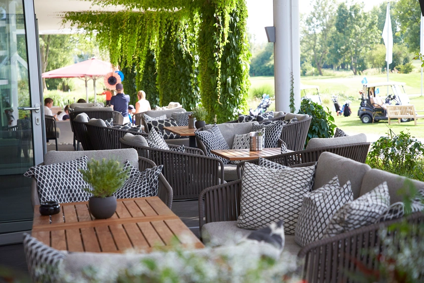 Außenbereich mit Sitzmöbeln