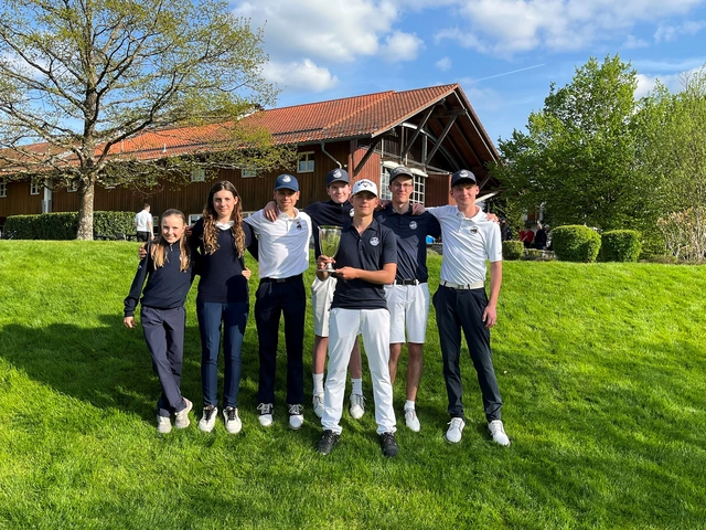 Die Eichenrieder Jugend am Start: v. l. n. r. Katharina Metz, Sophie Günther, Benedikt Reim, Leopold Lehberger, Felix Müller, Luan Roth, vorne Henry Liebwein. Nicht auf dem Foto: Constantin Fritz und Mathilda Müller