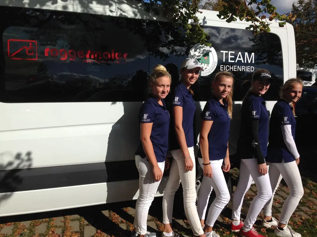 Nicht zufrieden mit sich waren die Eichenrieder AK 18-Mädchen: v. l. n. r. Lena-Marie Hemmers, Nathalie Irlbacher, Chiara Horder, Laura Gullotta (Caddy) und Clara Goetz.