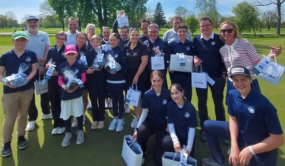 Logo Gruppenfoto der Sieger beim Family Cup