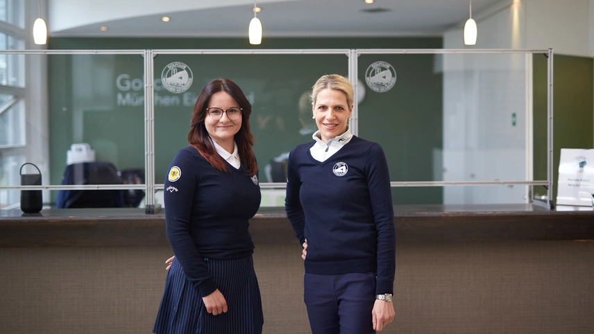 2 employees at the counter