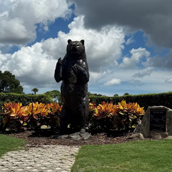 Bear Trap-Skulptur