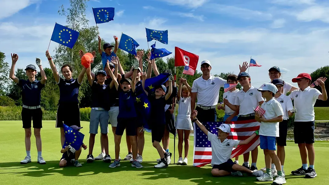 Höhepunkt beim Sommercamp ist der „Ryder Cup“ zwischen Team Europa und USA: Gero Lammel, Mitte, freut sich über die Begeisterung seiner Schützlinge.