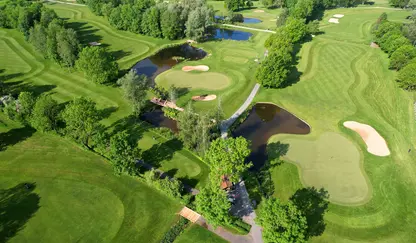 Luftaufnahme vom Golfplatz