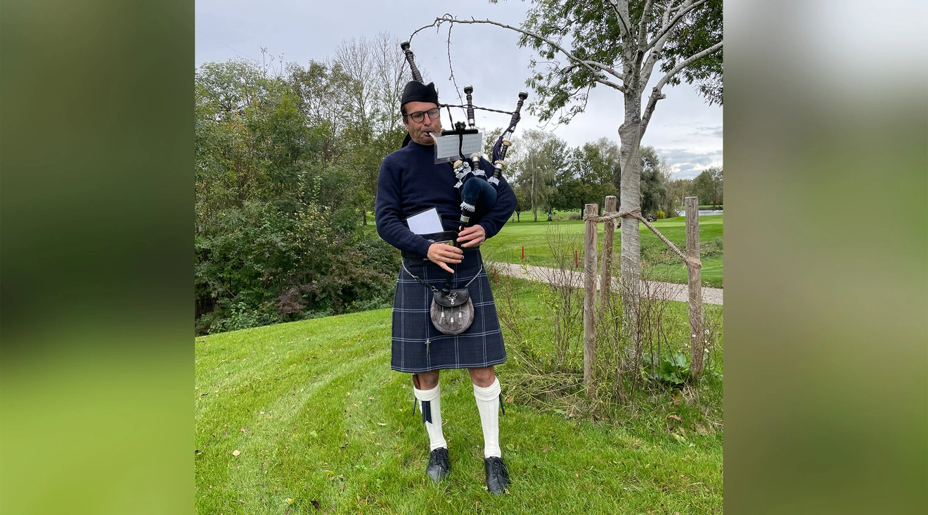 Eichenrieds Geschäftsführer Wolfgang Michel sorgte im Kilt und mit Dudelsack-Musik für ein stilechtes „Scottish Final“.