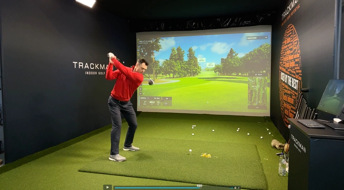 Martin Kaymer schlägt virtuell in Eichenried, der Heimat der BMW International Open, ab.