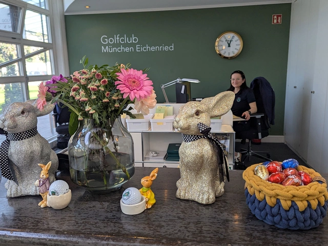 Zur Begrüßung im Sekretariat: schöne Osterdeko