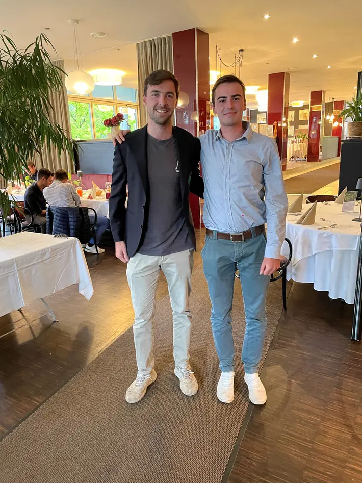 Stolzer Sieger: Kevin McNamara im etwas zu engen Green Jacket neben dem Drittplatzierten Philip Arch, Masters-Sieger 2018.