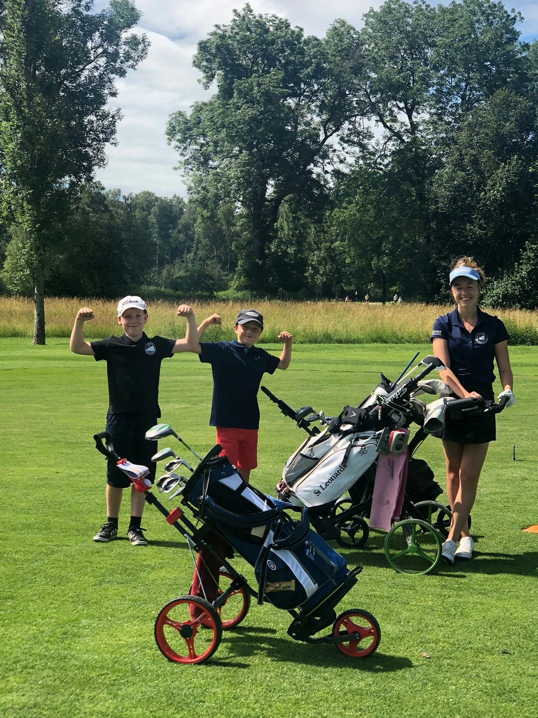 Große „Profi“-Spielerin und starke Nachwuchs-Golfer