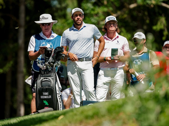Mit seinem Coach und Caddy Ken Williams klappt die – übrigens englische – Abstimmung hervorragend. Rechts Flight-Partner Freddy Schott.