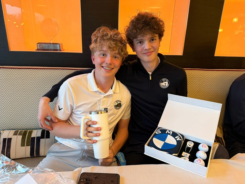 Foto Siegerehrung zwei Jungs