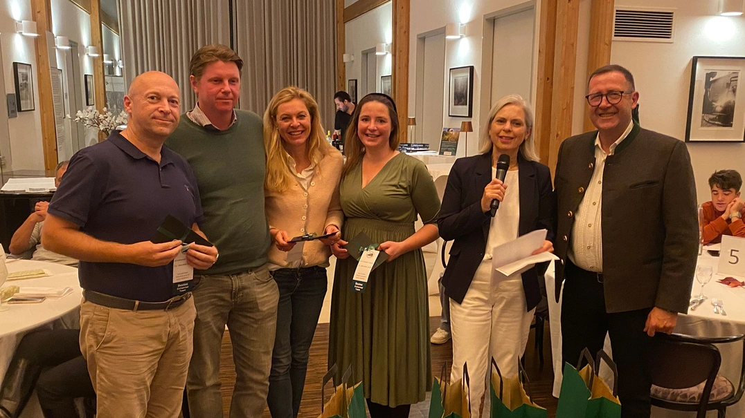 Eichenrieds Pro-Fitter Florian Rieger, links, gewann mit seinem Team das Brutto – Dr. Tobias Kumpf, Stefanie Kumpf und Dr. Johanna Becker-Lienau.