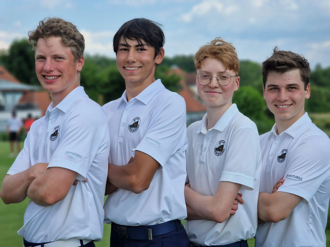 Vier Eichenrieder, die bei den Bayerischen Meisterschaften Jungen AK 16/18 im GC Bad Abbach antraten: v. l. n. r. Marcus Rothe, Matthias Rassl, Valentin Stienen und Jan Heinz