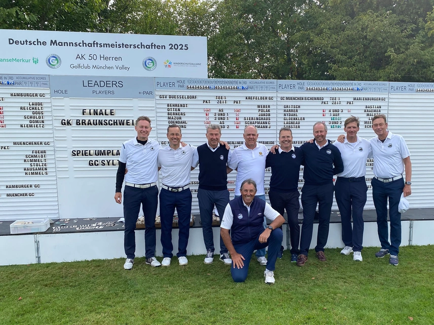 Teamfoto vor Leaderboard