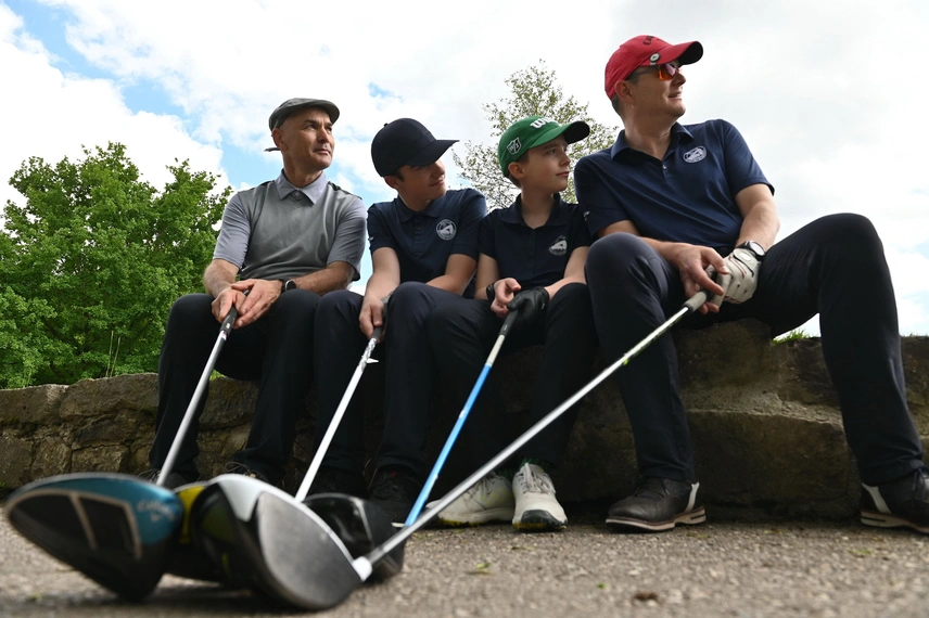 Gruppenfoto 2 Väter 2 Söhne
