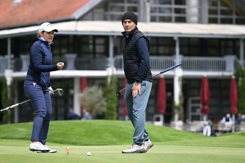 Eifertinger und Vaubel vor Clubhaus