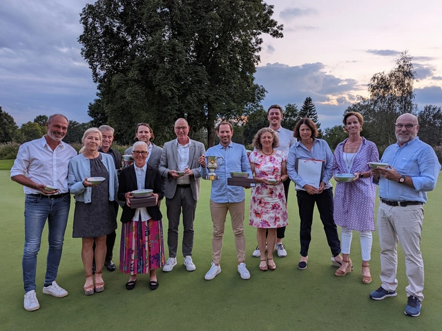 Alle Sieger des Präsidenten-Preises freuten sich über ihre Schalen und Gutscheine für das Bachmair Weissach Resort am Tegernsee.