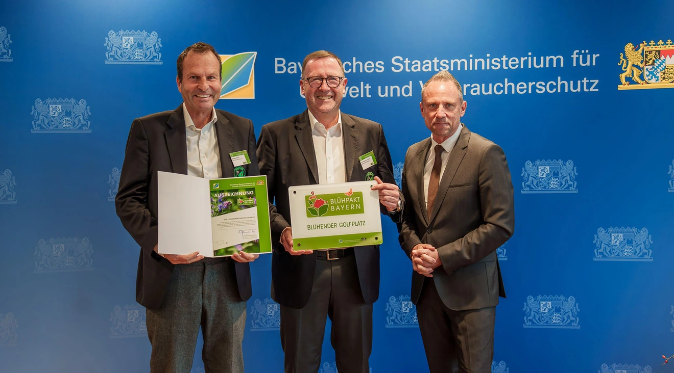 Gruppenfoto mit Minister Glauber und Geschäftsführer und Präsident GC Eichenried