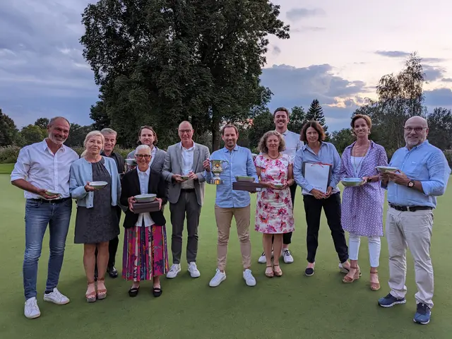 Alle Sieger des Präsidenten-Preises freuten sich über ihre Schalen und Gutscheine für das Bachmair Weissach Resort am Tegernsee.