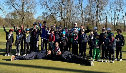 Logo Gruppenfoto beim Heimspiel der U.S. Kids Golf Local Tour