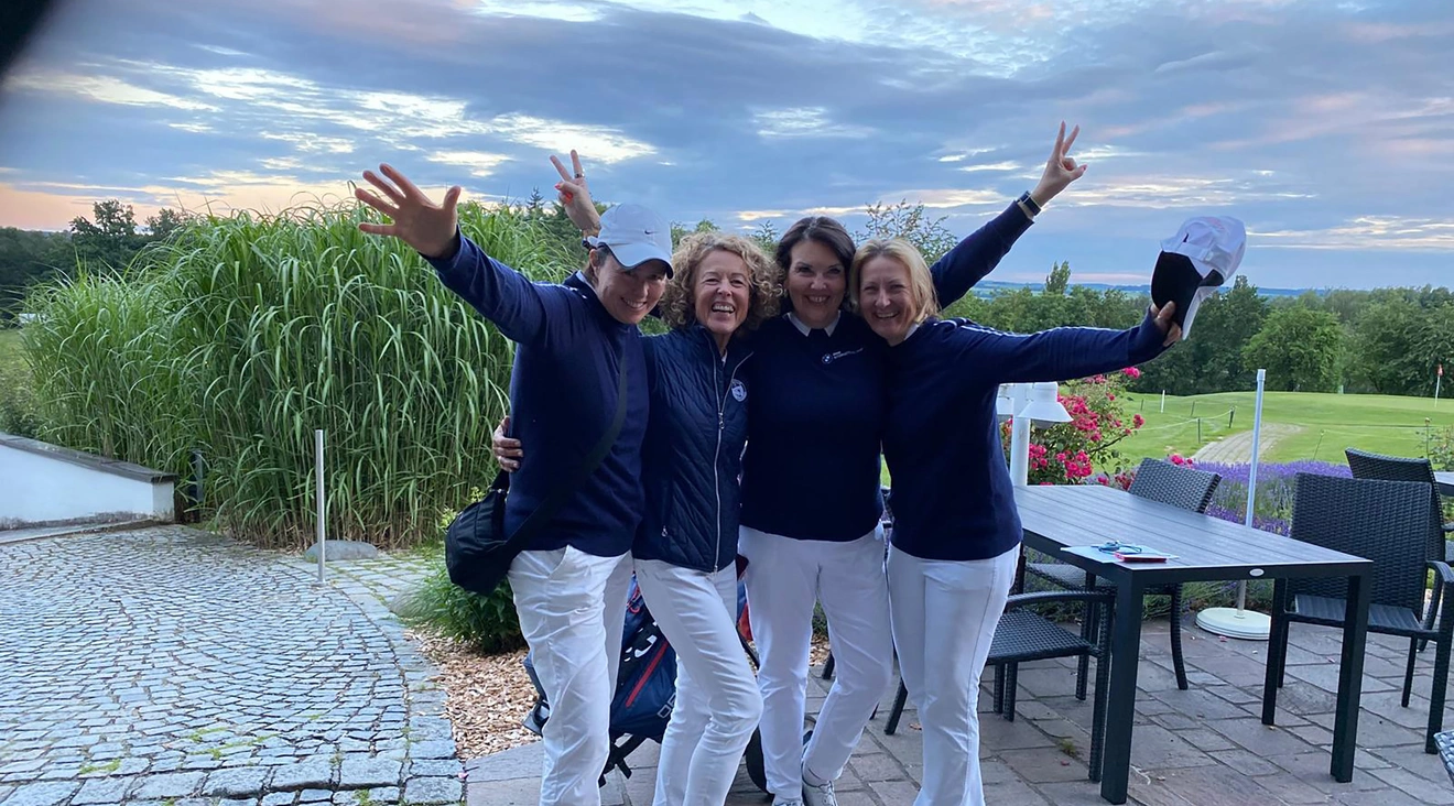 Auch der 3. Spieltag war erfolgreich, diesmal mit Aushilfe aus der AK 50! V. l. n. r. Claudia Petersen, Kornelia Hagenbucher, Sabine Obermayr und Marion Donner