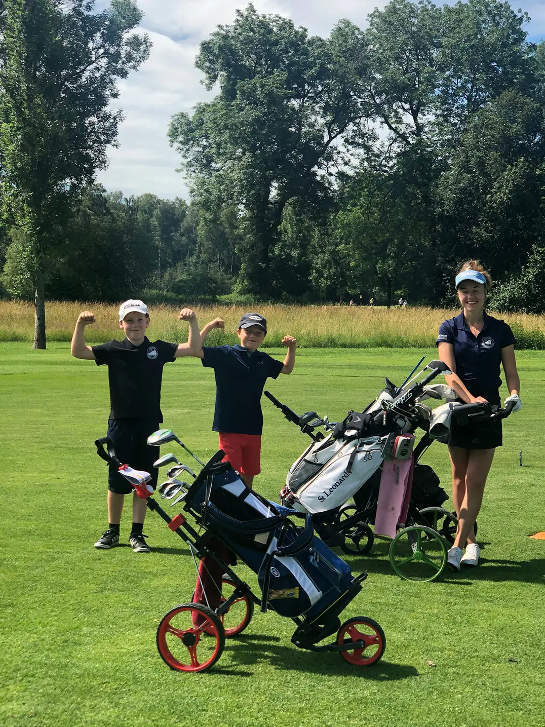 Große „Profi“-Spielerin und starke Nachwuchs-Golfer