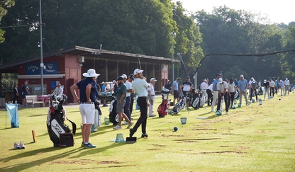 Logo Driving Range mit Pros bei den BMW International Open
