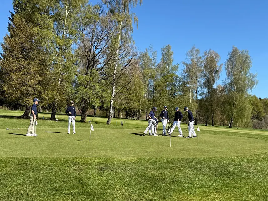 Jungs beim Putten