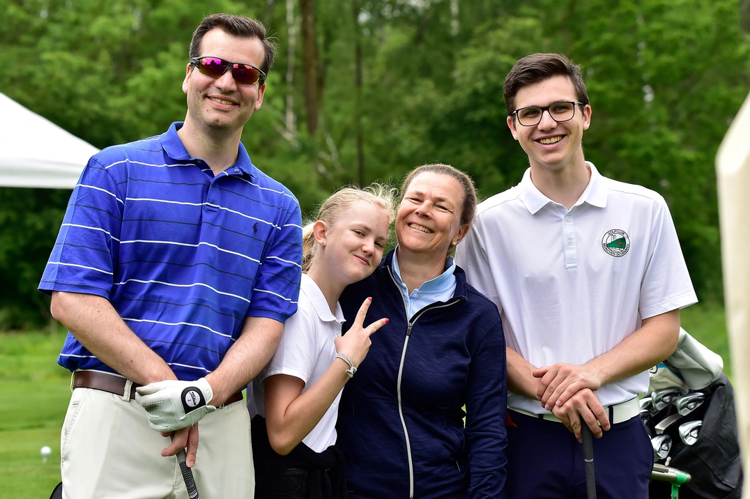 Nettogewinner-Flight: v. l. n. r. Josef Heinz, Mara und Kirsten Jinks, Josef Maximilian Heinz