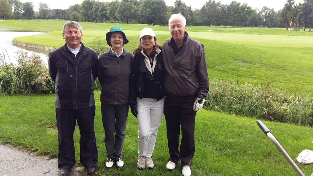Der Flight der „Best dressed golf playerin“ Inge Bartmann, 2. v. r., mit Pit Brützel, GC Starnberg, Heidi Geyer, GC Wilder Kaiser und ihrem Partner Heribert Knops, GC KIKUOKA, Canach, Luxembourg.