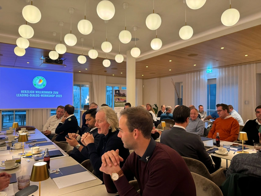 Aufmerksame Teilnehmer beim Greenkeeping-Workshop der Leading Golf Clubs of Germany; zweiter von vorn Course Manager Andrew Kelly.