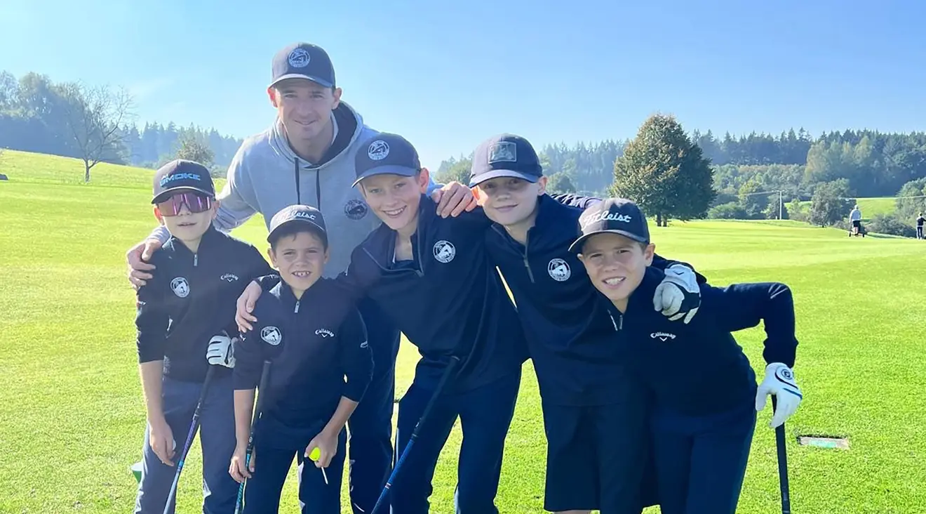 Eichenrieds Pro David Heinzinger mit seinen fünf qualifizierten Jungen.