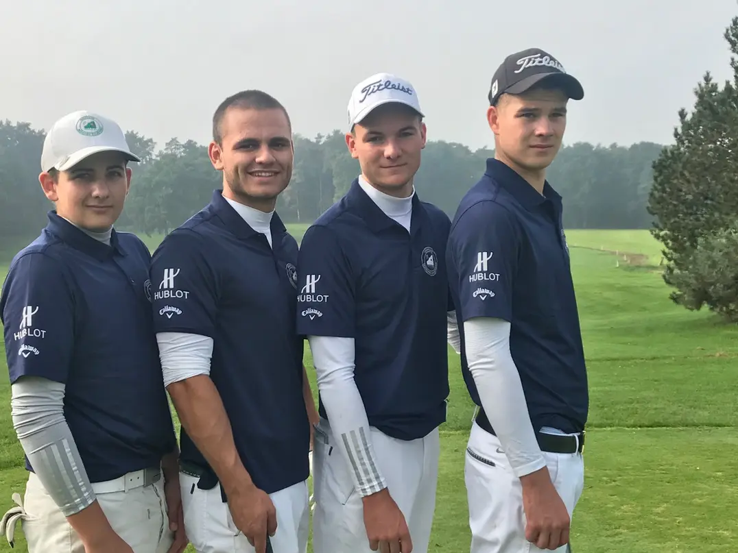 Enttäuscht waren die AK 18-Jungen von ihren eigenen Leistungen: v. l . n. r. Leonhard Eichhorn, Moritz Lammel, Florian Horder und Leopold Benze. Auf dem Foto fehlen Nicolas Horder, Adrian Meßmer, Leon Bader und Coach Ken Williams.