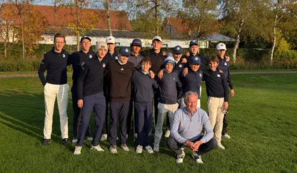 Gruppenfoto Ken mit 14 Jungs