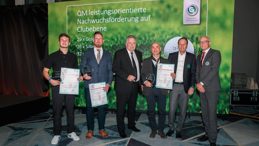 Gruppenfoto Urkunden-Überreichung