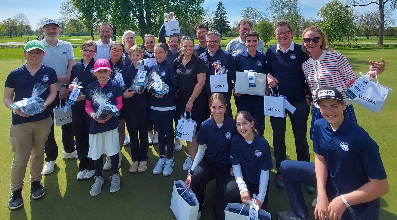 Gruppenfoto der Sieger beim Family Cup