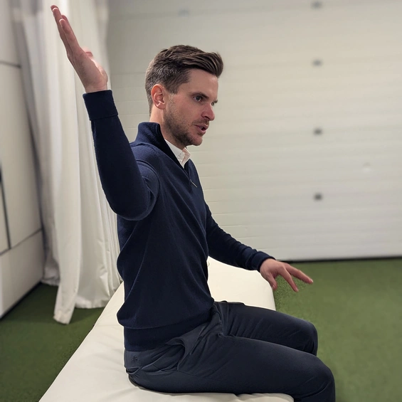 Florian Elenderbei einer Checkup-Übung
